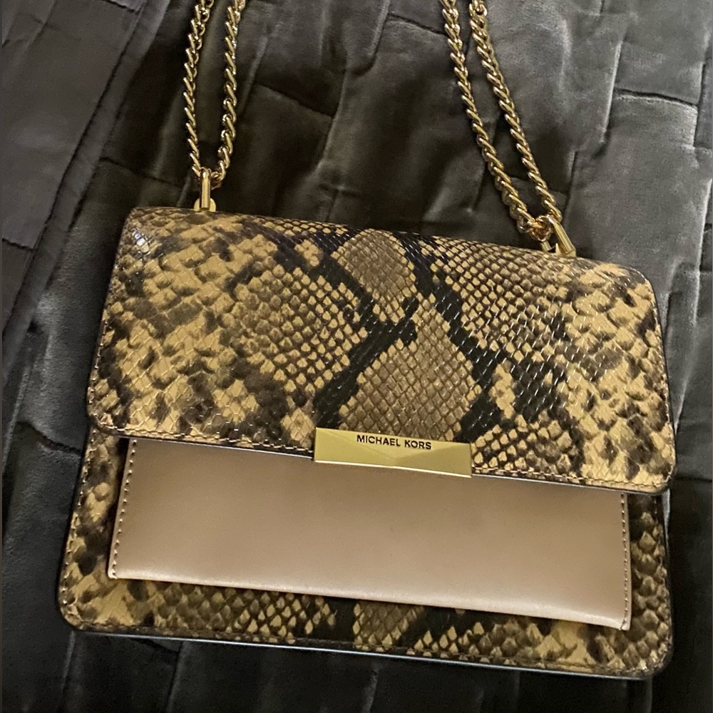 Michael Kors-NWT. Beautiful. Neutral Leather. 2 interior and 1 exterior pocket.